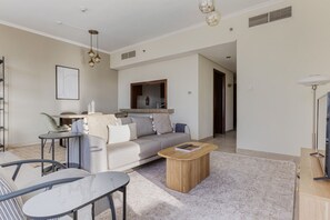 TV, stereo - Blueground | Downtown Dubai, pool, nr Burj Khalifa (Dubai)