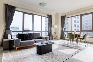 TV, stereo - Blueground | South Ridge, pool, nr City Park (Dubai)