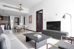 Télévision, chaîne hi-fi