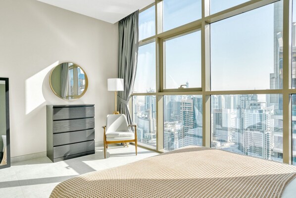 3 habitaciones, tabla de planchar con plancha, wifi y ropa de cama 