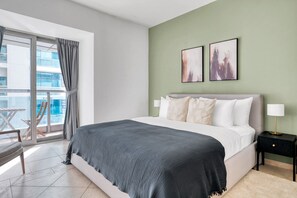 Iron/ironing board, WiFi, bed sheets - Blueground | Dubai Marina, pool, nr The Beach (Dubai)