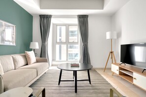 TV, stereo - Blueground | Dubai Marina, pool, nr The Beach (Dubai)