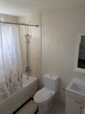 Towels, toilet paper - Cozy studio in a gated community near Falmouth (Falmouth)