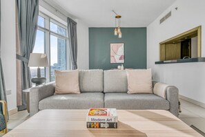 Fernseher, Stereoanlage