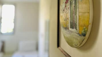 Chambre triple Standard, vue sur le jardin | Système d’insonorisation, fer et planche à repasser