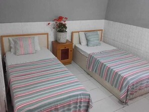 Standard Triple Room, Garden View | Soundproofing, iron/ironing board, free WiFi - HANCI PANSİYON (Edremit)