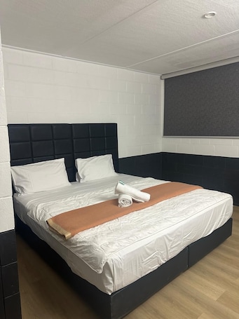 Quarto casal conforto. BAN BAN SPRING ROADHOUSE AND MOTEL