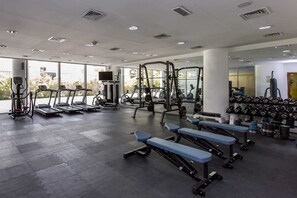 Fitness facility - Blueground | Business Bay, pool, nr Burj Khalifa (Dubai)