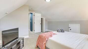 4 bedrooms, desk, iron/ironing board, internet