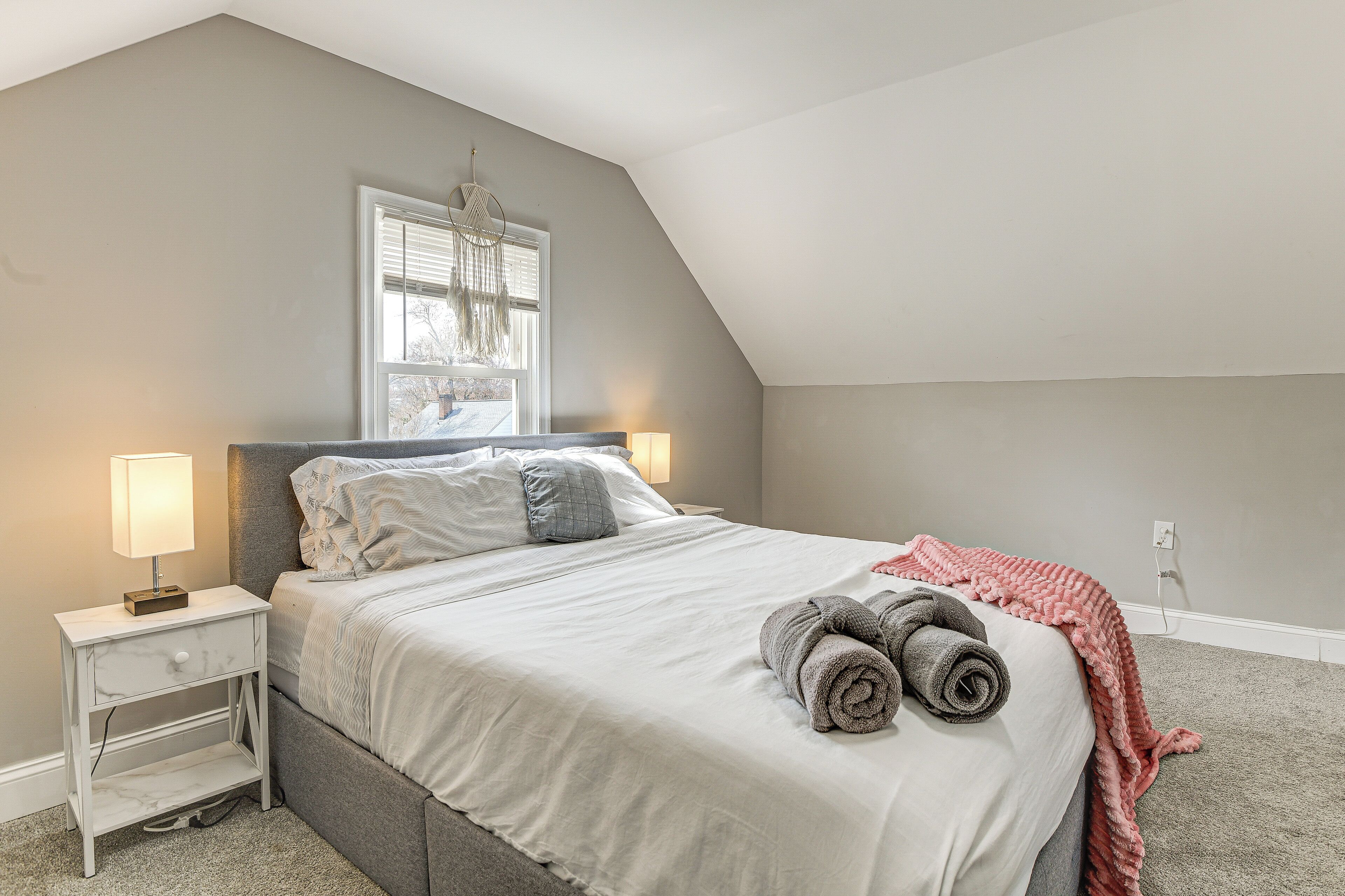 4 bedrooms, desk, iron/ironing board, internet