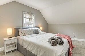 4 bedrooms, desk, iron/ironing board, Internet - 4 Mi to Universities: Quaint Parkville Apartment! (Parkville)