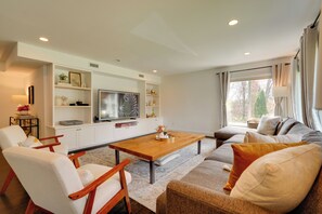 TV, music library - Outdoor Entertainment Areas: Spacious Katonah Gem! (Katonah)