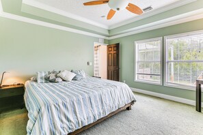 3 bedrooms, travel cot, Internet, bed sheets - Remote-Work Friendly: Lehigh Acres Family Home (Lehigh Acres)