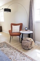 Cortinas blackout, tabla de planchar con plancha y wifi gratis 