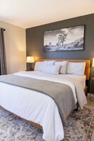 Comfort Room | Blackout drapes, iron/ironing board, free WiFi