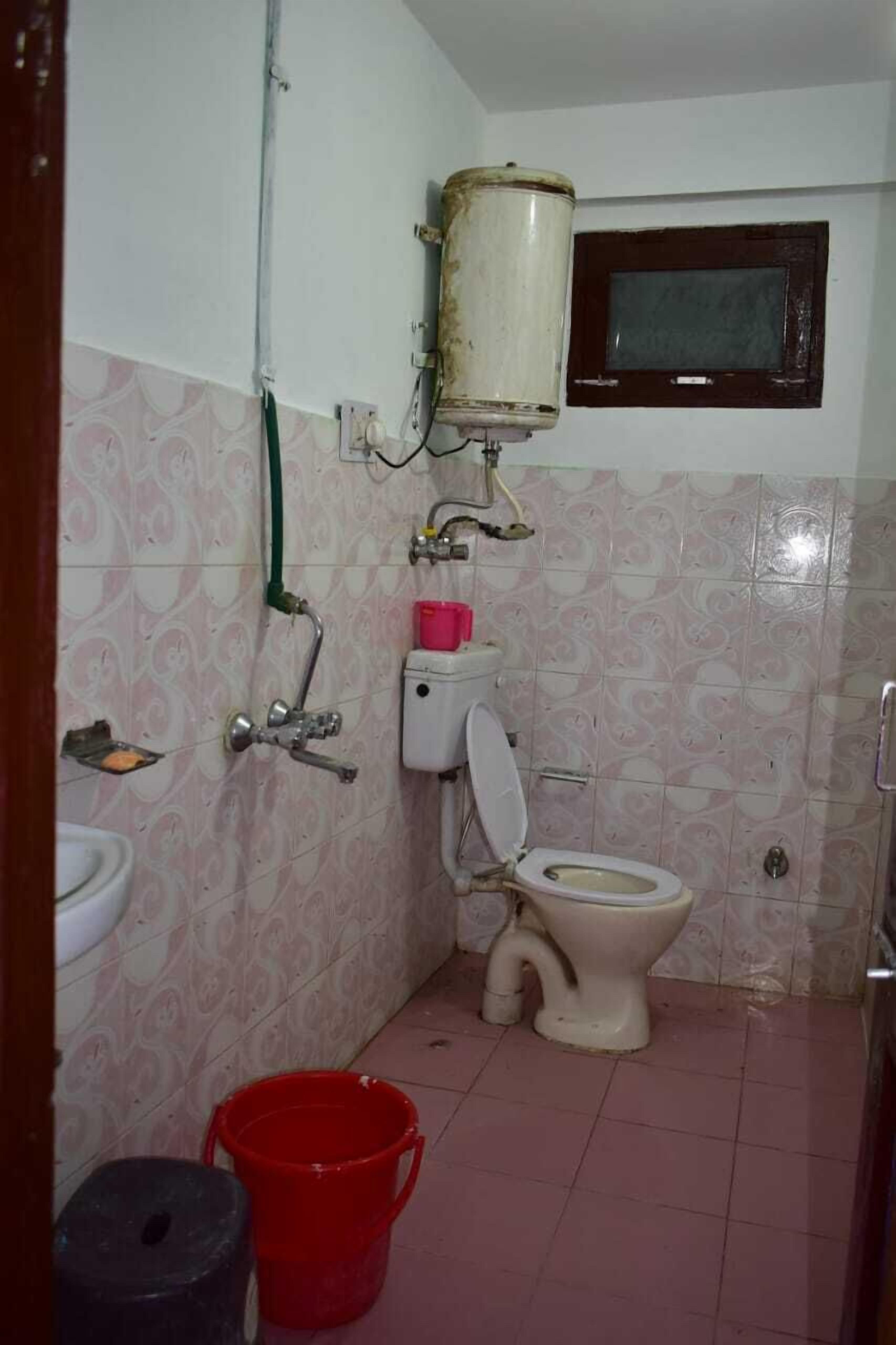 Shower, free toiletries, soap