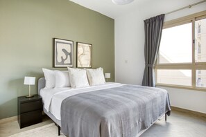 Tabla de planchar con plancha, wifi y ropa de cama 