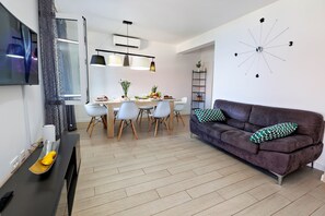 智能电视、电子游戏