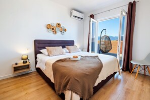 4 habitaciones, tabla de planchar con plancha, cuna de viaje y wifi 
