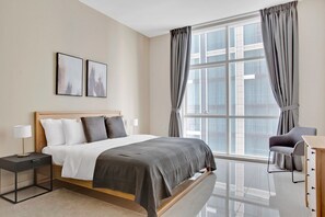 Silitysrauta/-lauta, Wi-Fi, vuodevaatteet