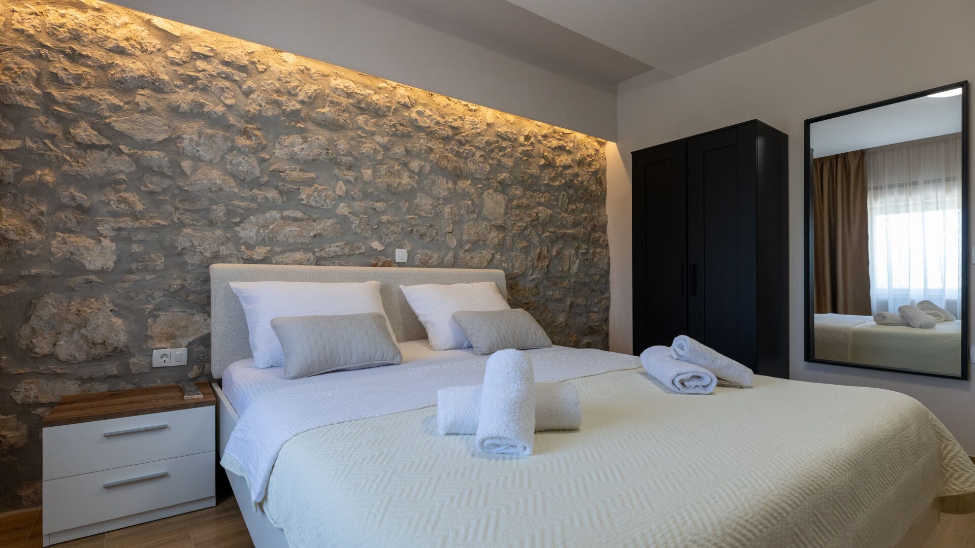 3 bedrooms, iron/ironing board, free WiFi, bed sheets