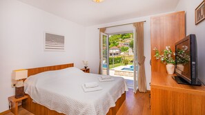 5 Schlafzimmer, Bügeleisen/Bügelbrett, kostenloses WLAN, Bettwäsche