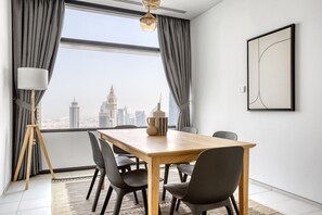 Dining - Blueground | DIFC, pool, nr Dubai Aquarium (Dubai)