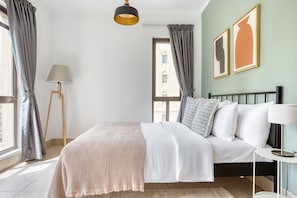 Silitysrauta/-lauta, Wi-Fi, vuodevaatteet