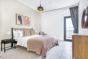 2 bedrooms, iron/ironing board, WiFi, bed sheets - Blueground | DIFC, pool, nr Dubai Mall (Dubai)