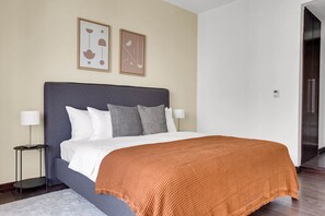Iron/ironing board, WiFi, bed sheets