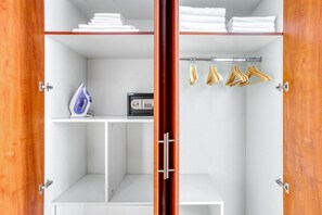 Interior - Blueground | DIFC, pool, nr Dubai World Trade Centre (Dubai)