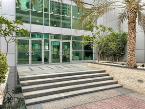 Exterior detail - Blueground | Dubai Marina, pool, nr Jumeirah Beach (Dubai)