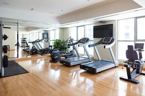 Fitness facility - Blueground | Dubai Marina, pool, nr Jumeirah Beach (Dubai)