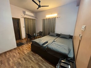 Deluxe Room, Balcony, City View | In-room safe, soundproofing