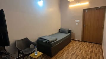 Standard Room, City View | 1 bedroom, in-room safe, soundproofing