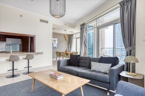 TV, stereo - Blueground | Downtown Dubai, pool, nr Burj Park (Dubai)