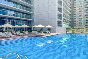 Pool - Blueground | Business Bay, pool, nr Dubai Canal (Dubai)