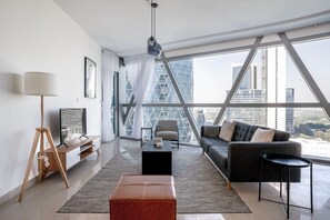 TV, stereo - Blueground | DIFC, shared pool, nr Burj Khalifa (Dubai)