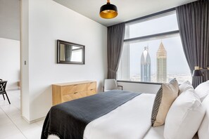 Tabla de planchar con plancha, wifi y ropa de cama 