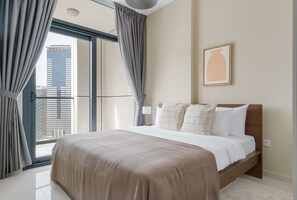 Iron/ironing board, WiFi, bed sheets - Blueground | Business Bay, pool, nr Dubai Canal (Dubai)