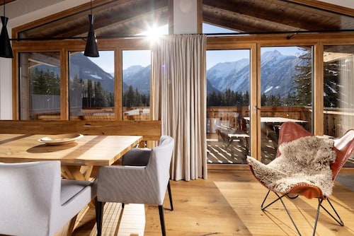 Chalet Near Ski Lift With Garden
