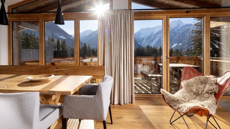 Chalet Near Ski Lift With Garden