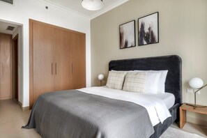 Tabla de planchar con plancha, wifi y ropa de cama 