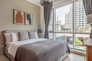 Iron/ironing board, WiFi, bed sheets - Blueground | The Views, pool, nr Golf Course (Dubai)