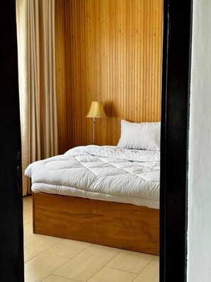 2 bedrooms, iron/ironing board, free WiFi, bed sheets