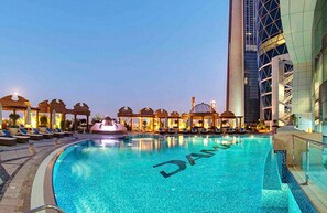 Pool - Blueground | DIFC, shared pool, nr Dubai Mall (Dubai)