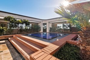 Pool - Blueground | DIFC, rooftop pool, nr Burj Khalifa (Dubai)