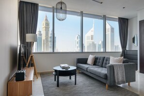 TV, stereo - Blueground | DIFC, rooftop pool, nr Burj Khalifa (Dubai)