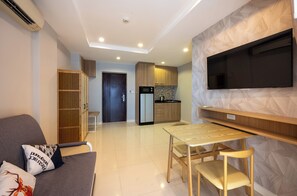 Basic Double Room, Balcony | Free WiFi