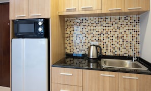 Basic Double Room, Balcony | Private kitchenette | Fridge, stovetop, cookware/dishes/utensils